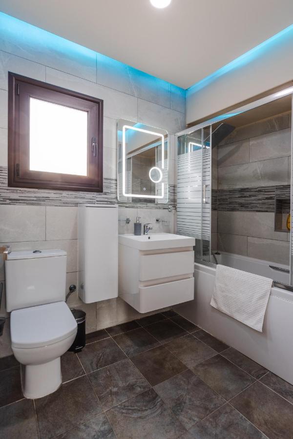 Apartament Alexis - Modern 2-bedroom With Swimming Pool *