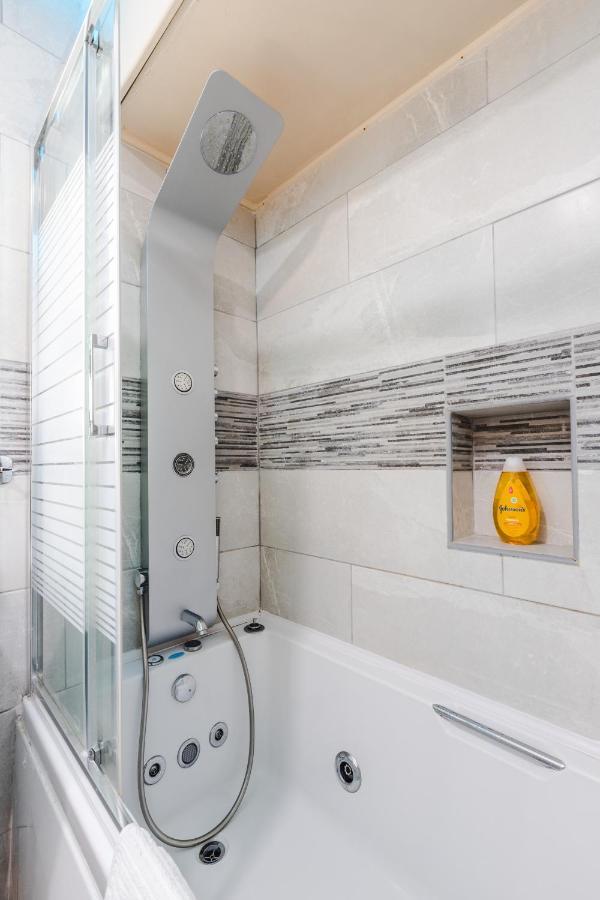 Alexis - Modern 2-bedroom With Swimming Pool * Paphos