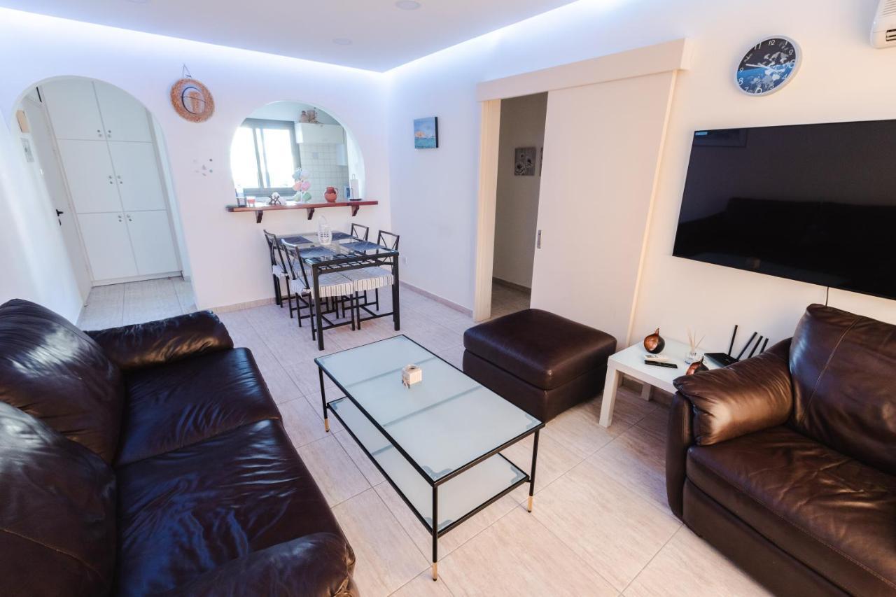 Alexis - Modern 2-bedroom With Swimming Pool *