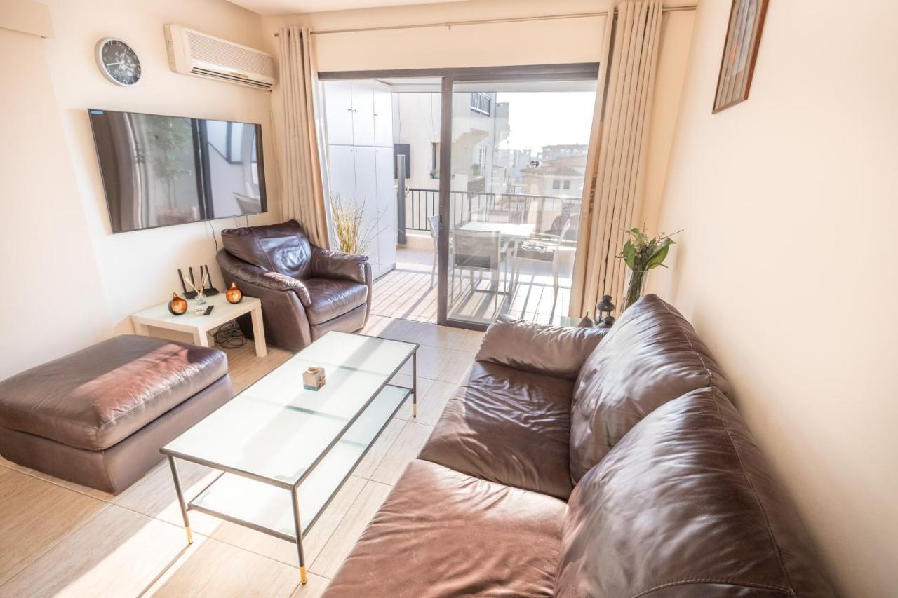 Alexis - Modern 2-bedroom With Swimming Pool