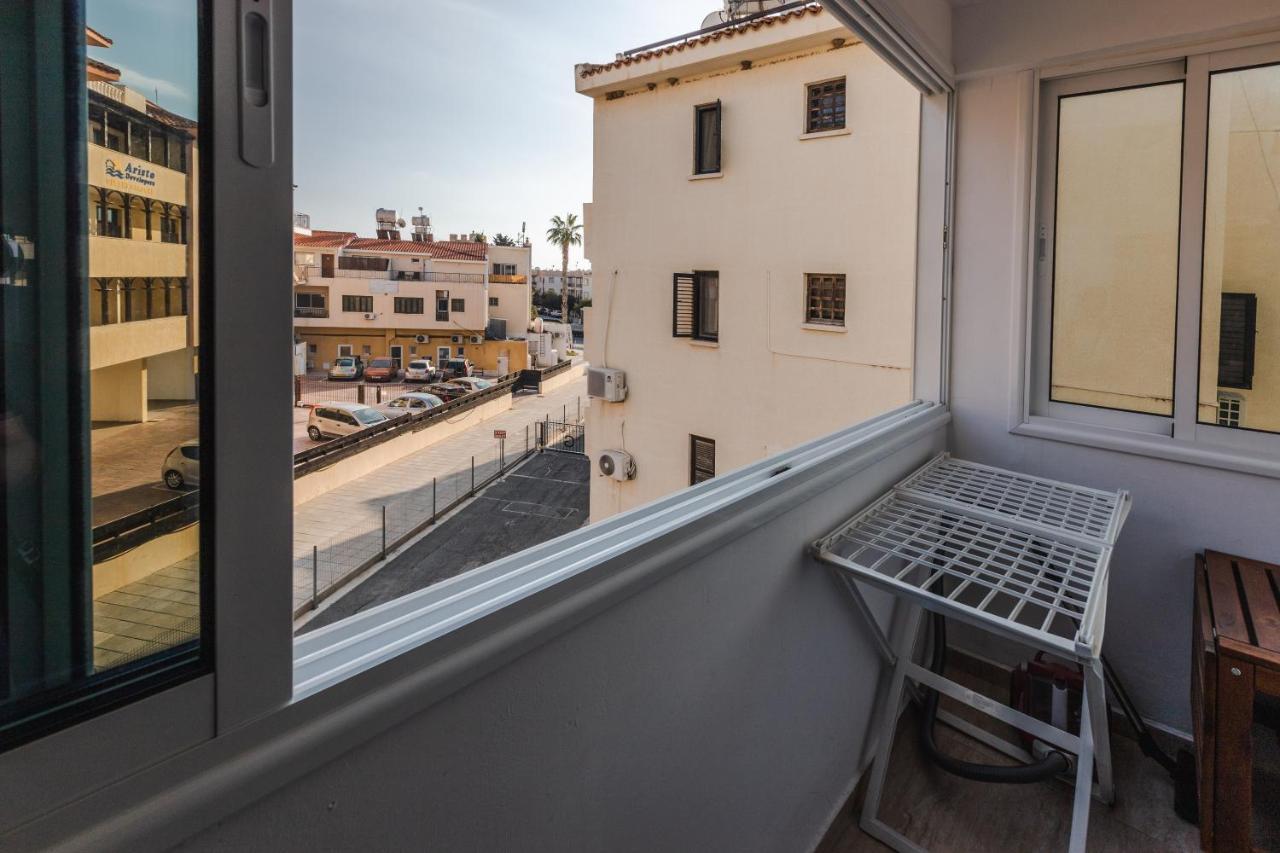Alexis - Modern 2-bedroom With Swimming Pool Apartment *